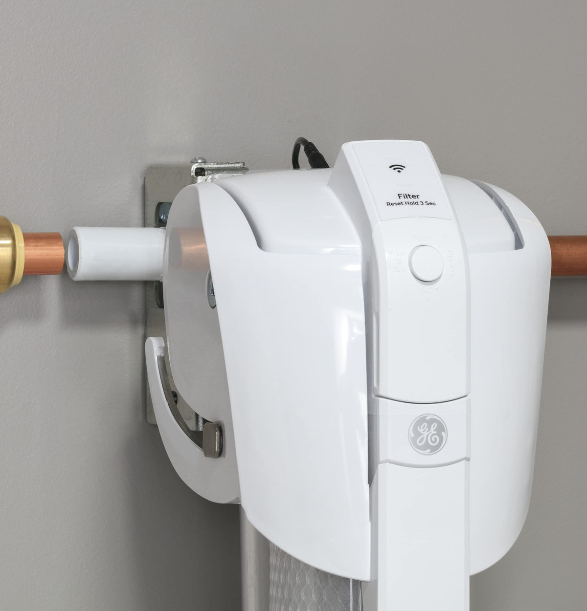 GE Smart Whole House Leak Detection Water Filtration System | Reduces Sediment, Rust & More | Install Kit Included | Filter Not Included | Replace Filter (FTHPM, FTHTM, FTHLM) Every 3 Months | GXWH70M