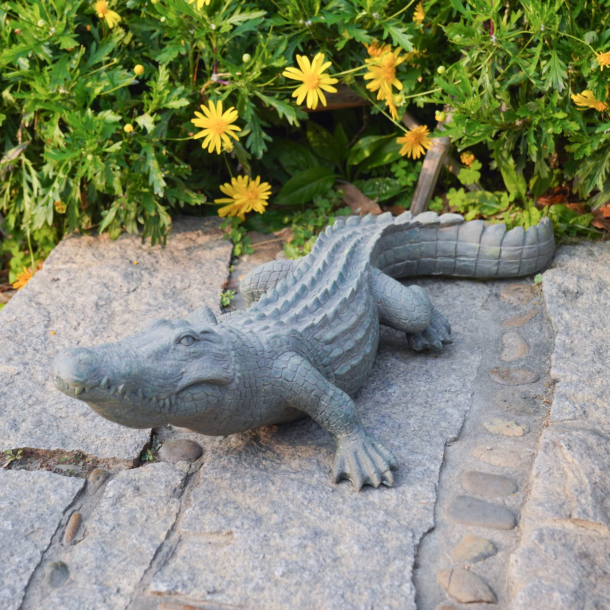 DiliComing Garden Decor Large Alligator Statue - 34 Inch Gray Resin Crocodile Outdoor Decor Swamp Themed Lawn & Yard Decoration Durable Outdoor Garden Statues Gifts